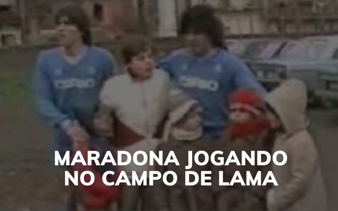 Maradona Jogando no Campo de Lama